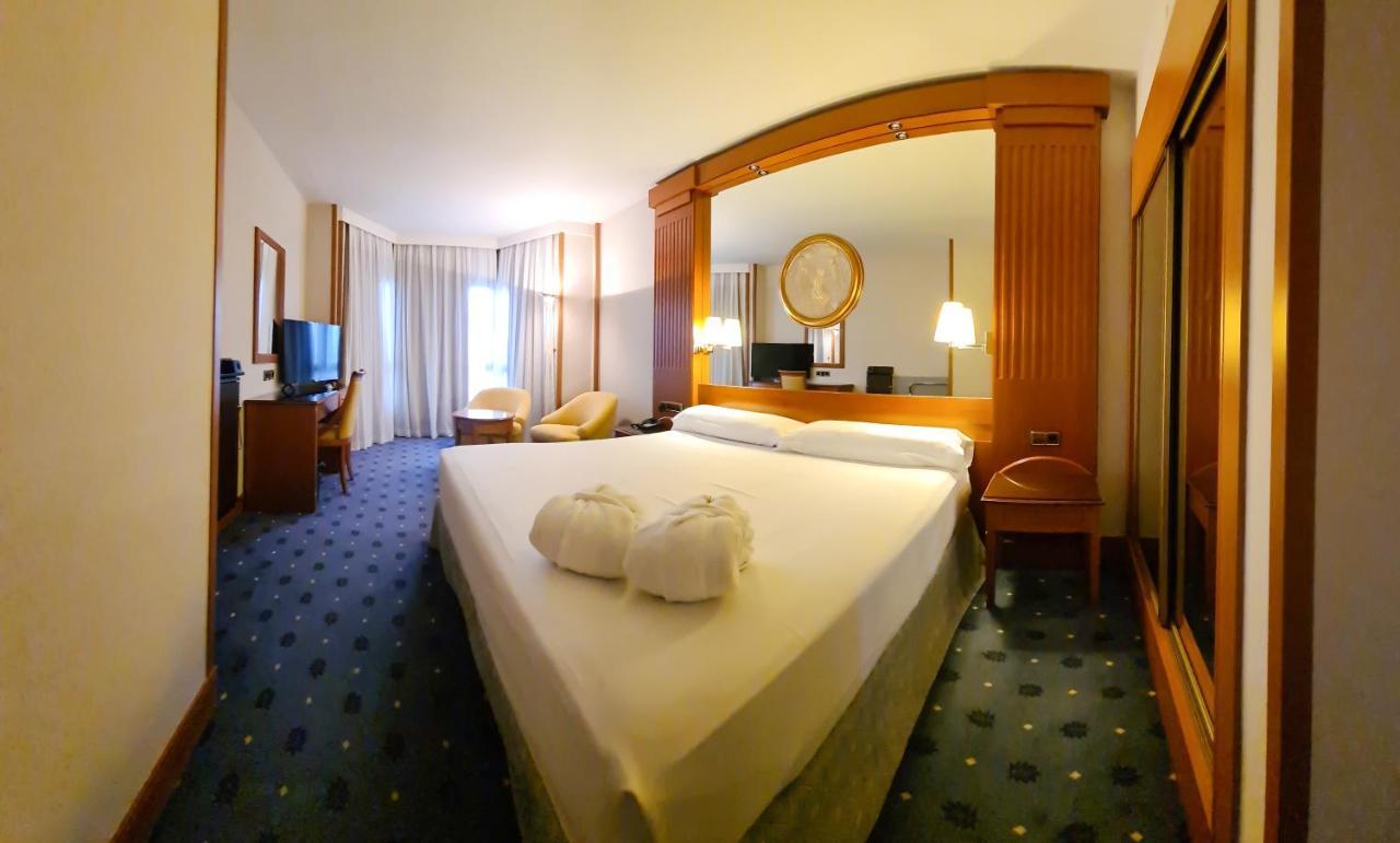 Hotel Los Bracos Logroño Esterno foto
