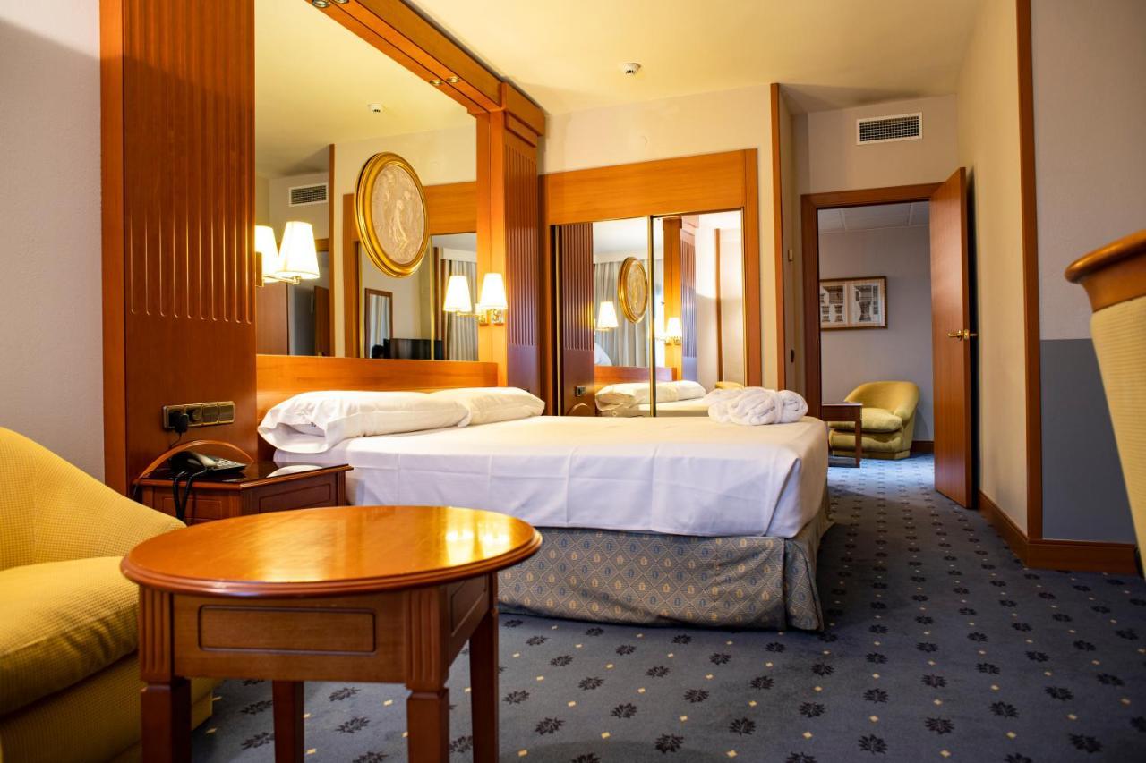 Hotel Los Bracos Logroño Esterno foto