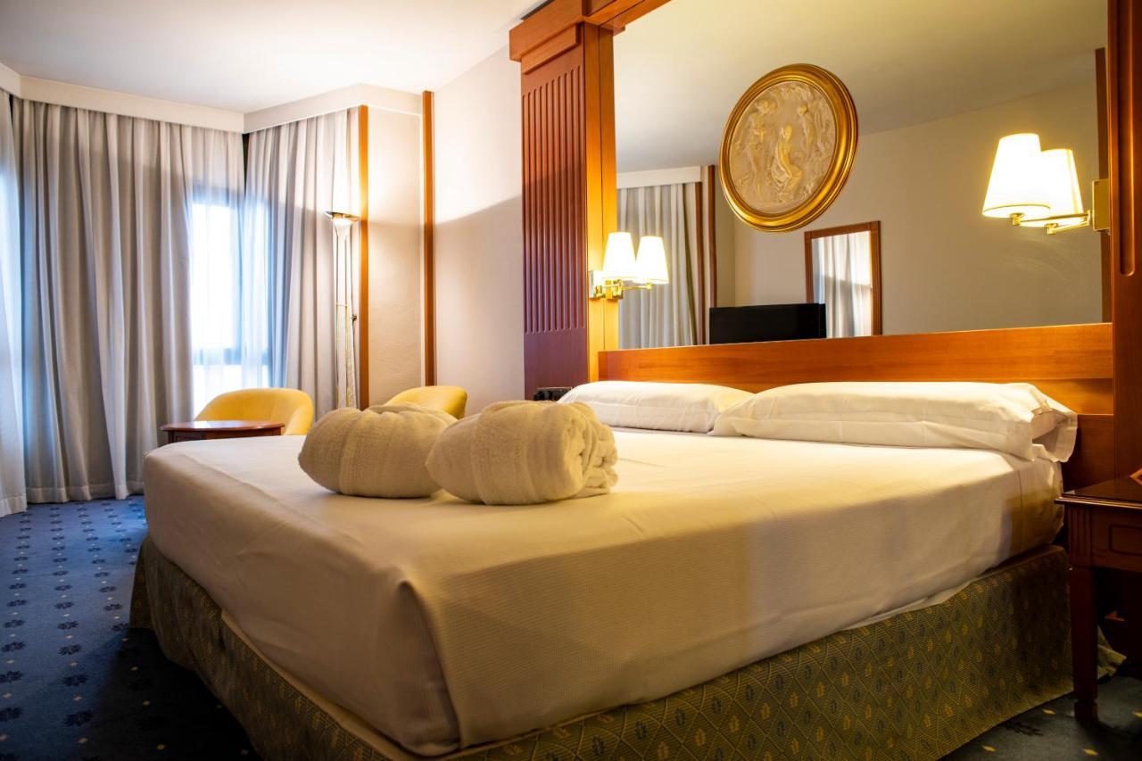 Hotel Los Bracos Logroño Esterno foto