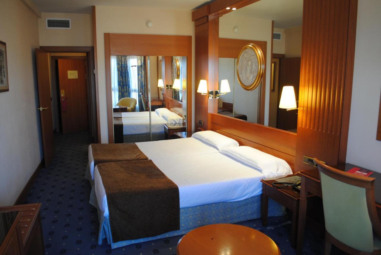 Hotel Los Bracos Logroño Esterno foto