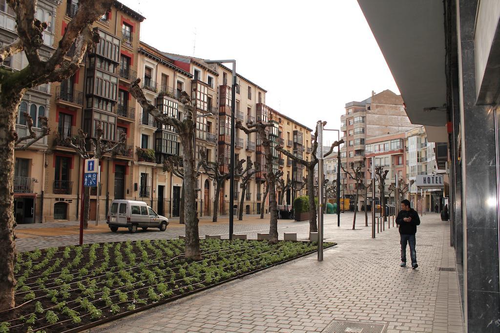 Hotel Los Bracos Logroño Esterno foto